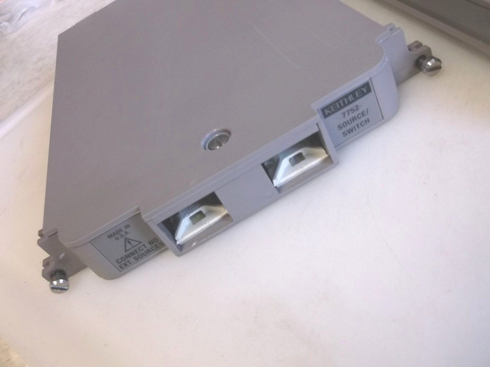 Keithley 7752 Low Voltage, CurrentSource-Only Source/Switch Module Keithley 7752 Low Voltage, CurrentSource-Only Source/Switch Module